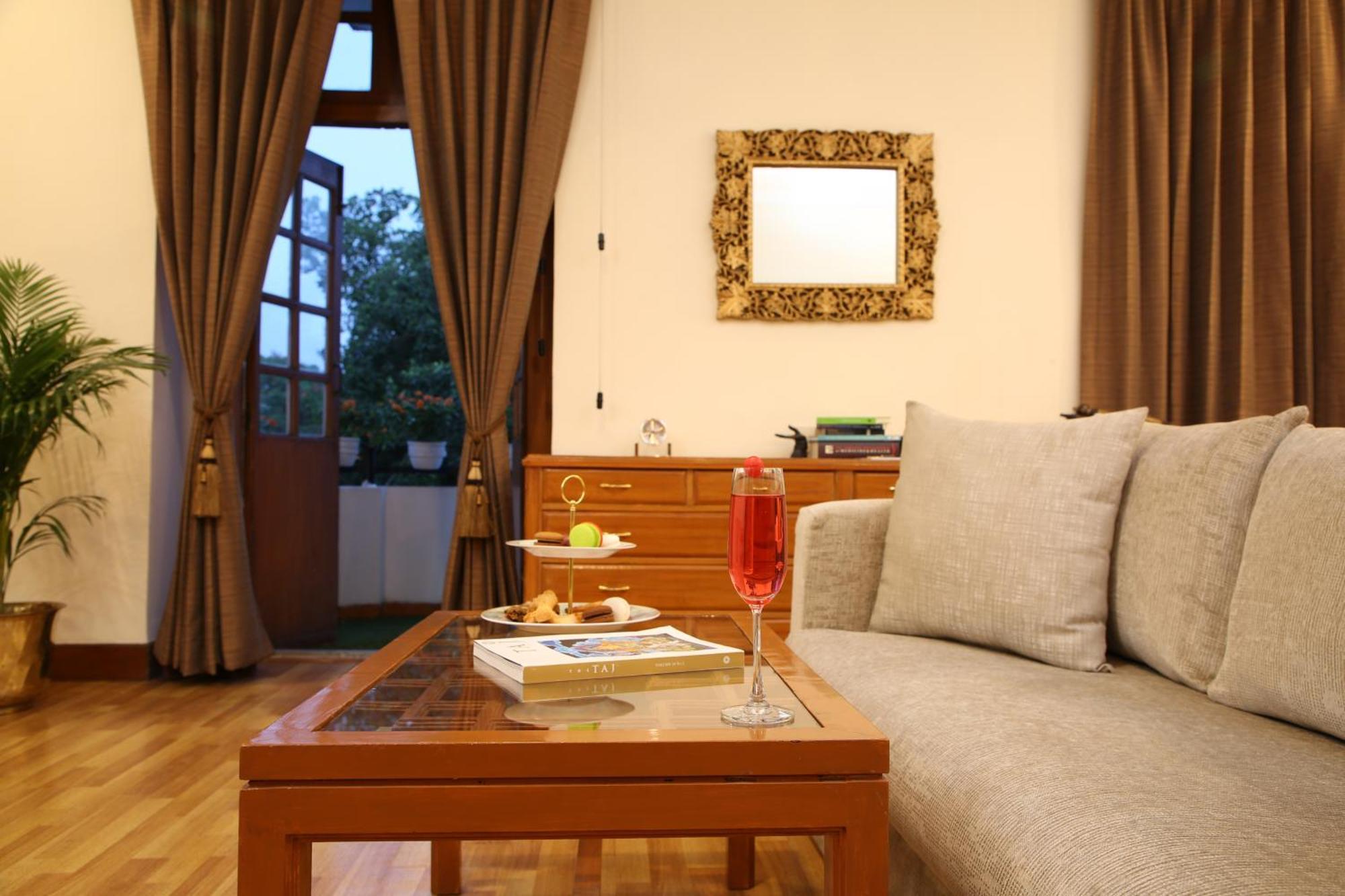 Hotel Ambassador, New Delhi - Ihcl Seleqtions Zewnętrze zdjęcie A living room