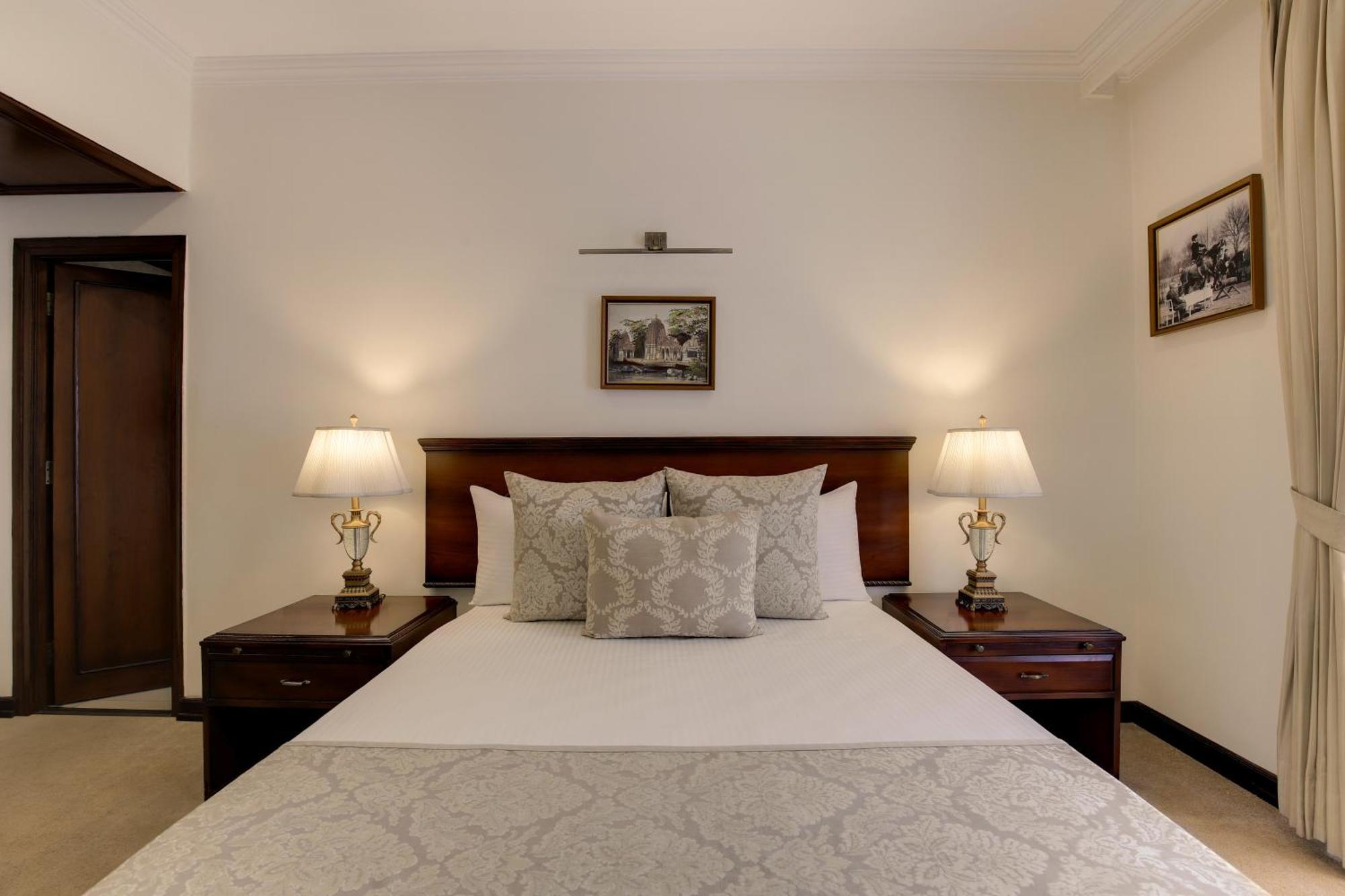 Hotel Ambassador, New Delhi - Ihcl Seleqtions Zewnętrze zdjęcie A bedroom at the hotel