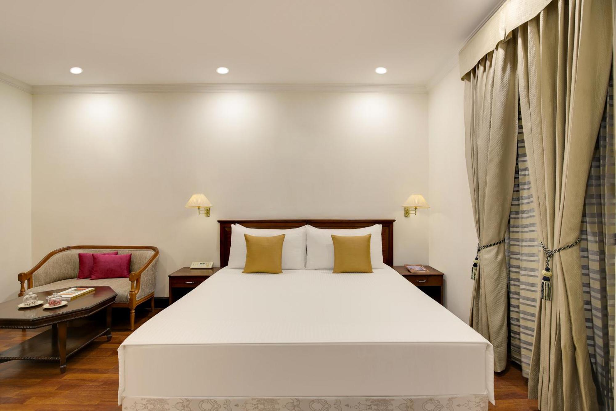 Hotel Ambassador, New Delhi - Ihcl Seleqtions Zewnętrze zdjęcie A bedroom at the hotel